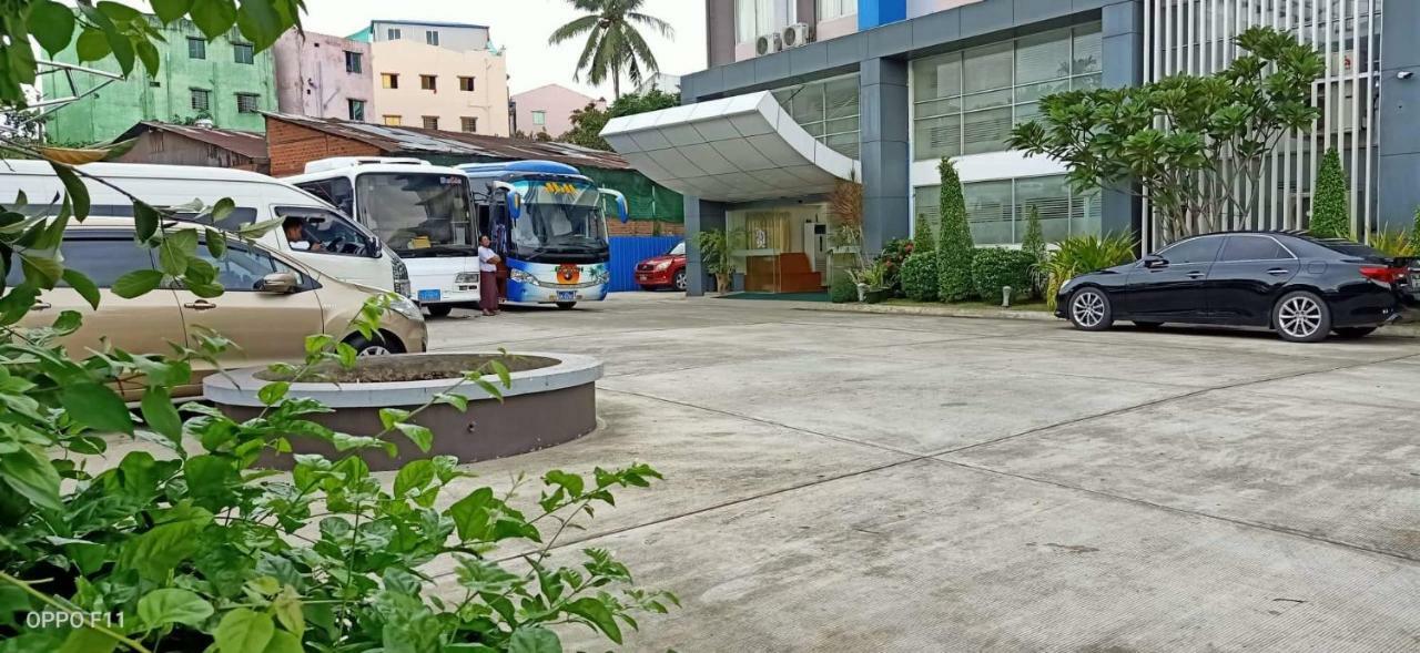 仰光百老汇酒店 外观 照片