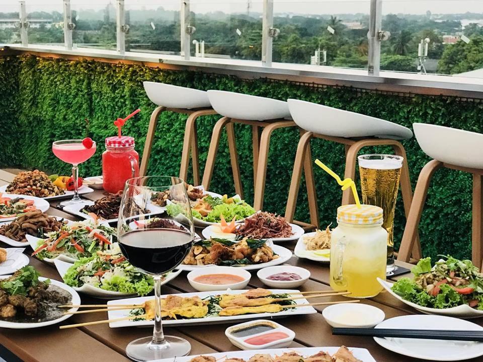 仰光百老汇酒店 外观 照片